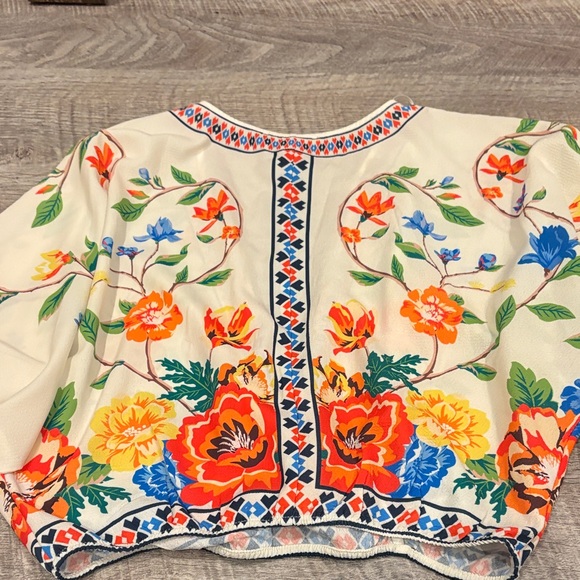 Flying Tomato Cream Floral Blouse~ STUNNING - Picture 8 of 9